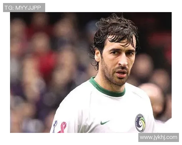 探讨当今足坛的足球明星及其影响力与成就 探讨当今足坛的足球明星及其影响力与成就