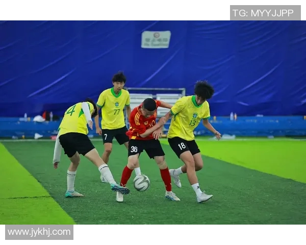 足球明星夺冠后喜悦瞬间的精彩瞬间与庆祝合影展示 足球明星夺冠后喜悦瞬间的精彩瞬间与庆祝合影展示