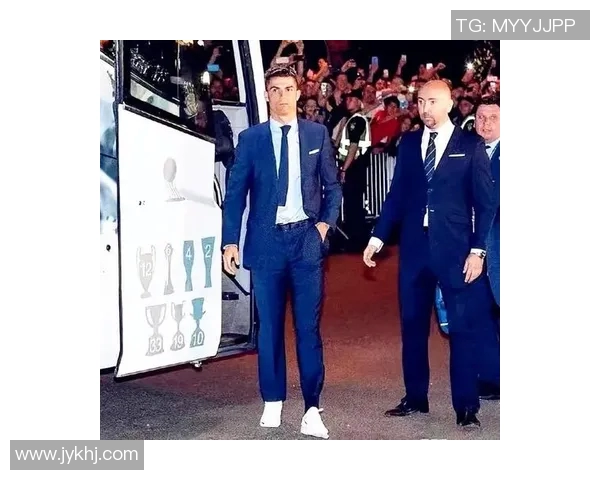 足球明星西装搭配风格解析引领时尚潮流的男士穿搭秘籍 足球明星西装搭配风格解析引领时尚潮流的男士穿搭秘籍