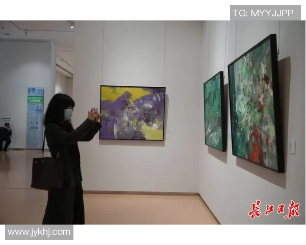 徐昕的艺术之旅：从传统文化到现代创作的探索与创新