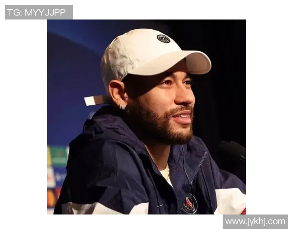 内马尔佩戴珍珠项链引领时尚潮流展现独特个性与魅力